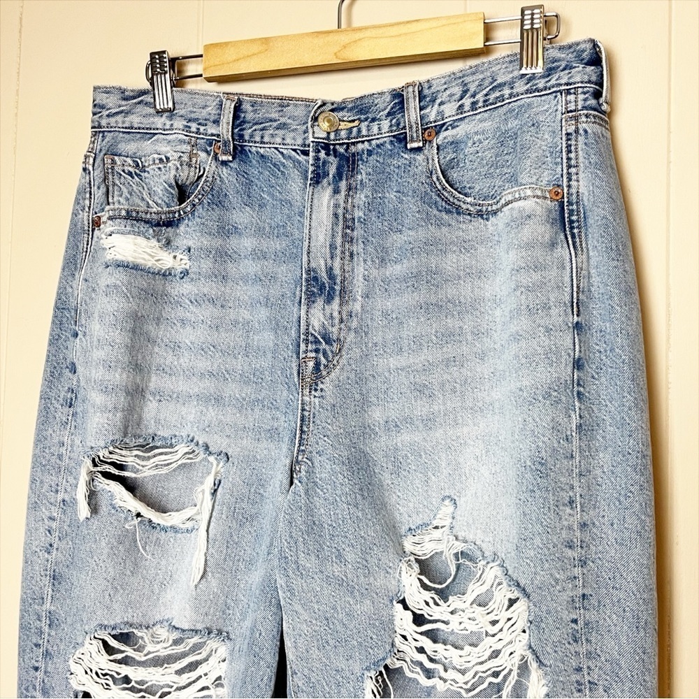 American Eagle Highest Rise Mom Jeans 12 light wash distressed destroyed ripped - Picture 2 of 14